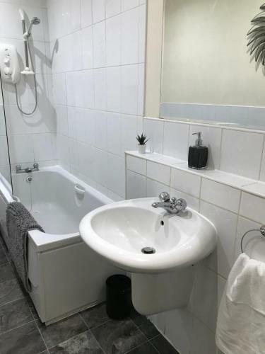 Apex Fox Street Apartment With Free Parking