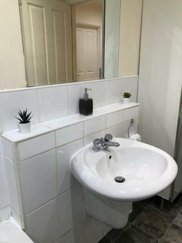 Apex Fox Street Apartment With Free Parking