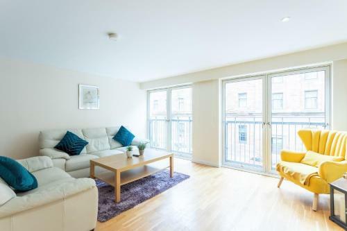 Modern 2-bed Apartment - City Centre - Free Parking