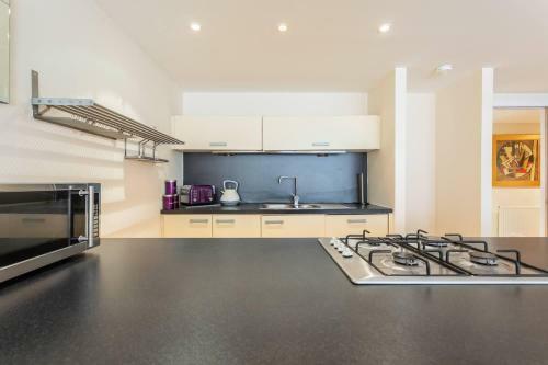 Modern 2-bed Apartment - City Centre - Free Parking