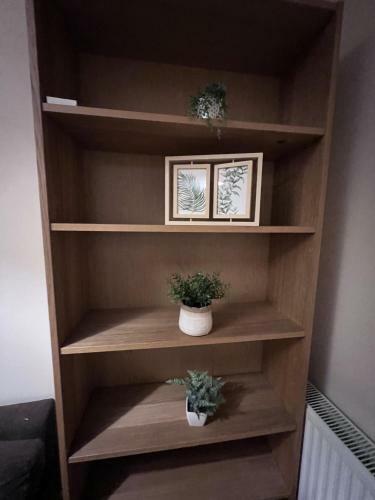 Lovely 2-bed Serviced Apartment With Free Parking