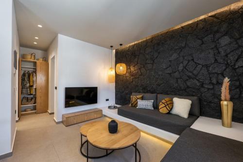 Anatelo House