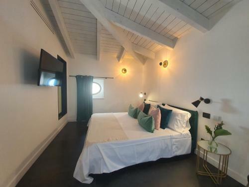 Hostal Belu - Fondi Holiday Rooms