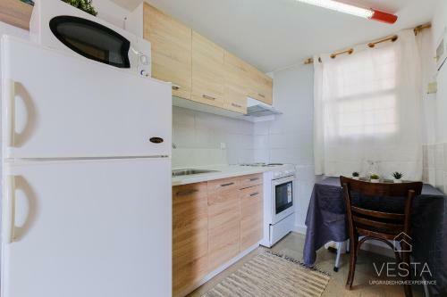 Ilios Loft Apartment With Sea Views, 200m From Beach