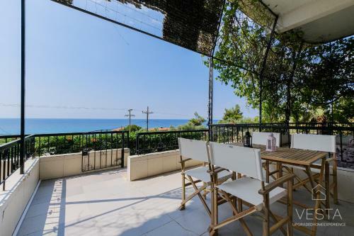 Ilios Loft Apartment With Sea Views, 200m From Beach