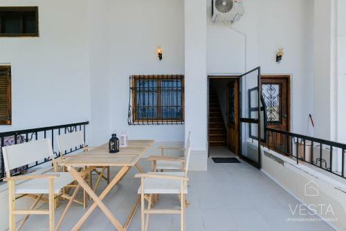 Ilios Loft Apartment With Sea Views, 200m From Beach