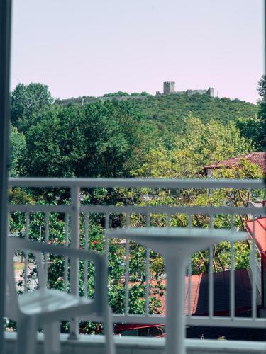 Under The Castle Apartments