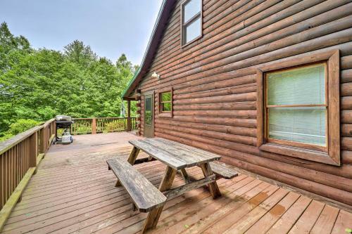 Cozy Newland Cabin With Deck, Fire Pit And Grill!