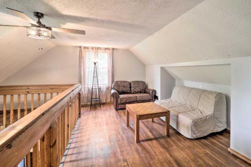 Cozy Newland Cabin With Deck, Fire Pit And Grill!