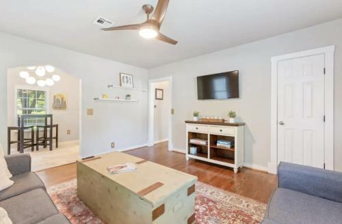Pet Friendly- Quiet Neighborhood-2 Bedroom