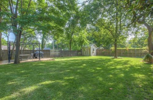 Pet Friendly- Quiet Neighborhood-2 Bedroom