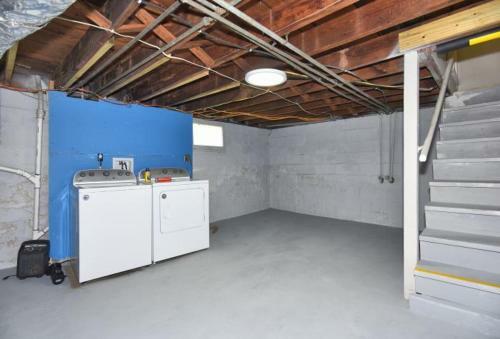 Entire Home*cherry St*food*fun*drinks*shop*