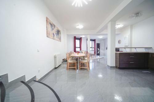 Beautiful House 10 Min Walk From Paris