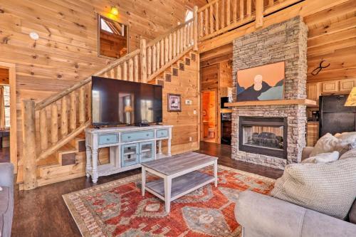 Sunny Cabin With Game Room In Shagbark Resort!