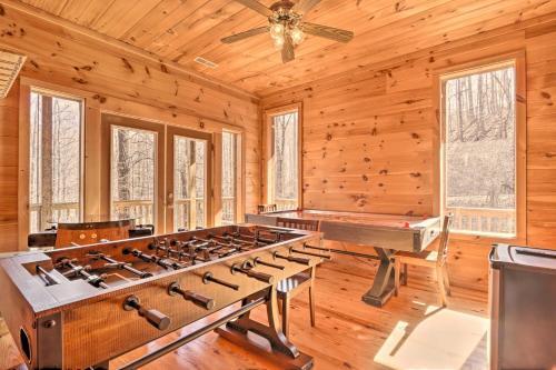 Sunny Cabin With Game Room In Shagbark Resort!