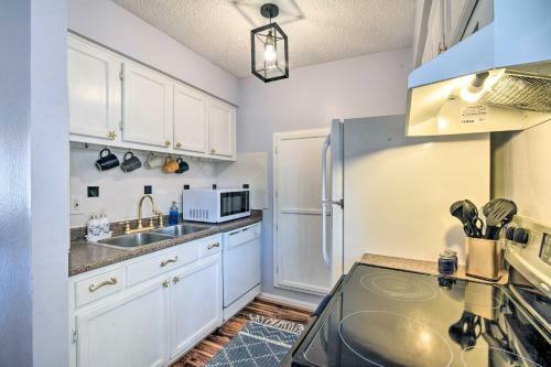 Apartamento Vibrant Seabrook Condo With Waterfront Pool!