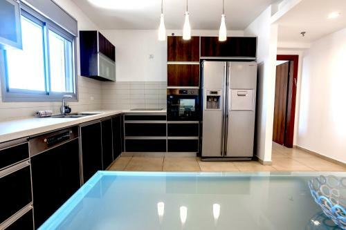 Luxury Marina 4br Apartment By Airsuite
