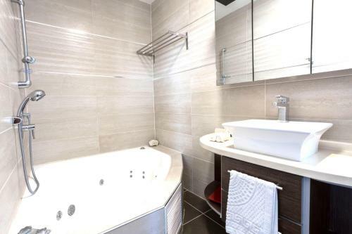 Luxury Marina 4br Apartment By Airsuite