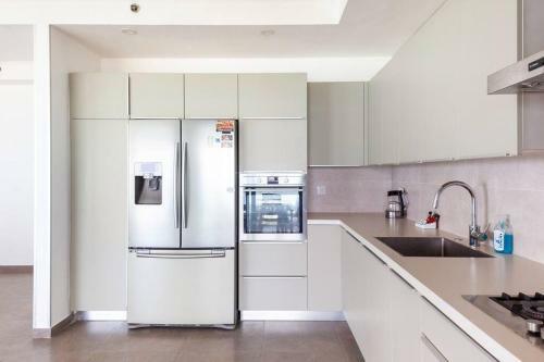 Stunning Sew View 3 Br Apartment Iconic Tower