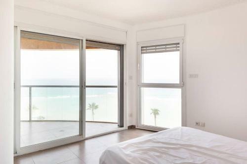 Stunning Sew View 3 Br Apartment Iconic Tower