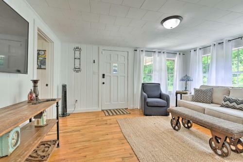 Blue Jean Cottage 1 Mi To College Campus!