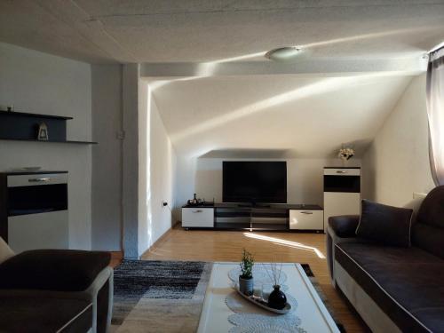 Apartment Em 2