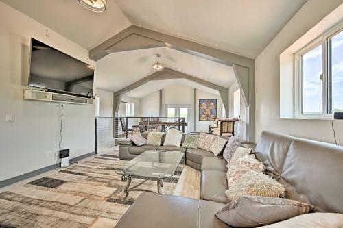 Unique Cornville Retreat With Game Room And Deck!