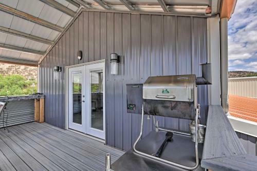 Unique Cornville Retreat With Game Room And Deck!