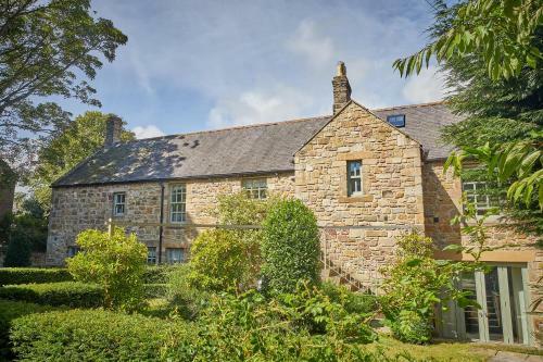 Pope Lodge: Stunning Stone Coach House Conversion