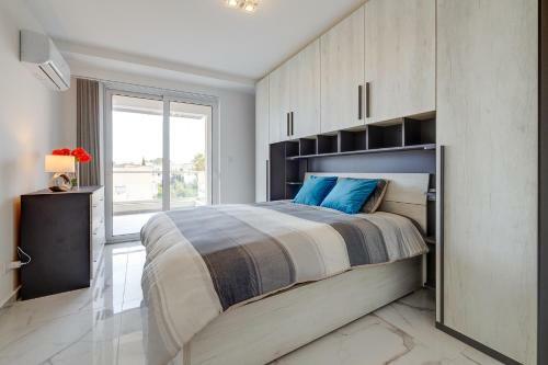 Splendid 2br Apartment, Steps To St Georges Bay