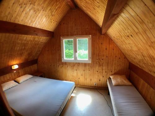 Chalets Dans La Parc D'un Manoir Du Xix�me Si�cle