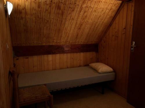 Chalets Dans La Parc D'un Manoir Du Xix�me Si�cle
