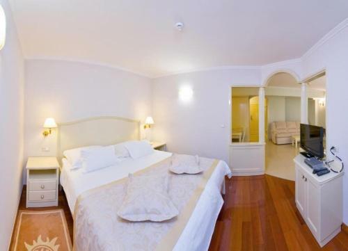 Hostal Apartments And Rooms Beachfront Luxury Condos