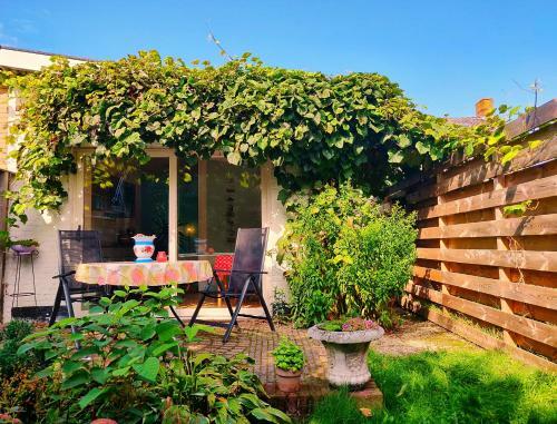 Bungalow Texel Near Beach And City Centre
