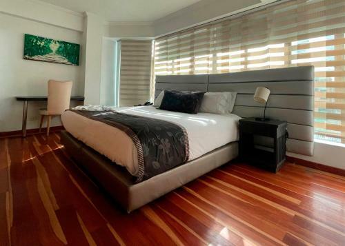 Hotel Travel Gold