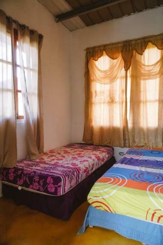 Agradable Casa De Dos Pisos En El Valle De Ant�n