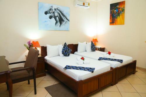 Coconut Grove Regency Hotel