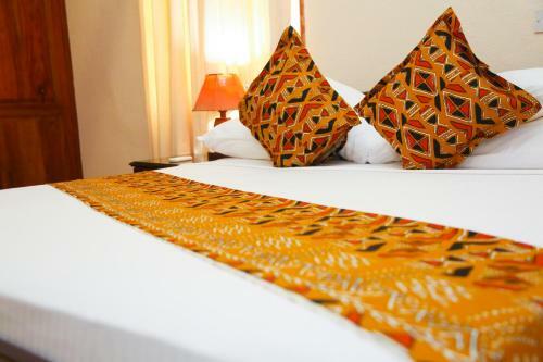 Coconut Grove Regency Hotel