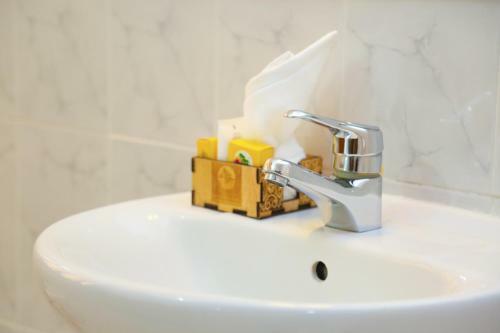 Coconut Grove Regency Hotel