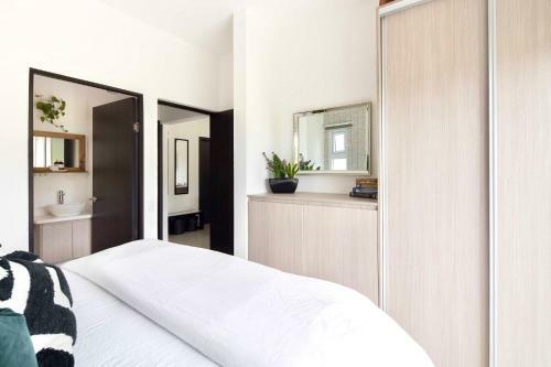 Bright & Airy 2br Condo Minutes From Jaco Beach