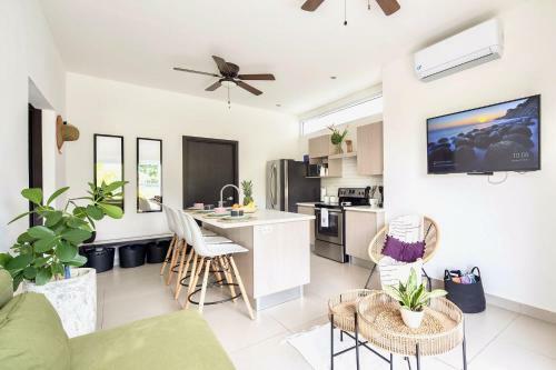Bright & Airy 2br Condo Minutes From Jaco Beach