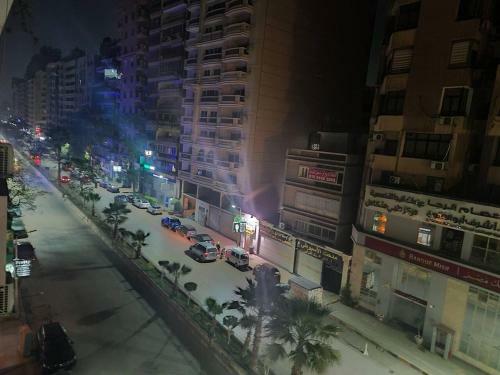 Spacious Executive Luxury Apartment With Balcony