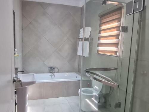 Benoni N12 Hotel