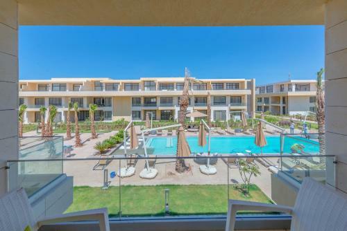 Boho-chic Studio Apartment In G-cribs, Pool View