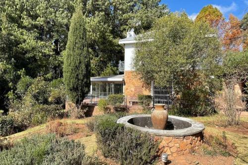 Villa Elm Tree House - Dullstroom - Holiday Home