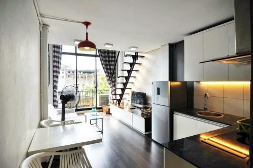 Mayhouse - Duplex Sky View 01hb