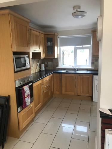 Cheerful 4 Bedroom Town House With Bbq,