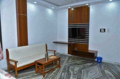 Hotel Staymaker Aditya Plaza