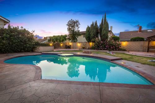 Fun Style! Swimming Pool * Hot Tub * Arcades * Game Room!