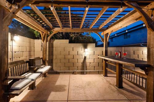 Fun Style! Swimming Pool * Hot Tub * Arcades * Game Room!